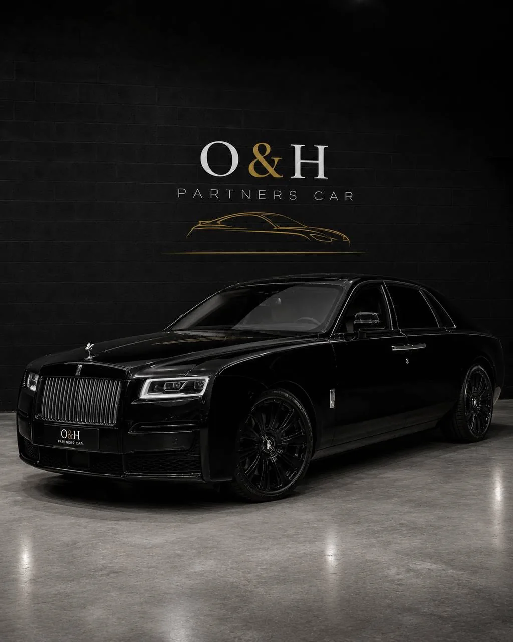 Rolls-Royce Ghost noire, photographie fournie par O&H Partners Car